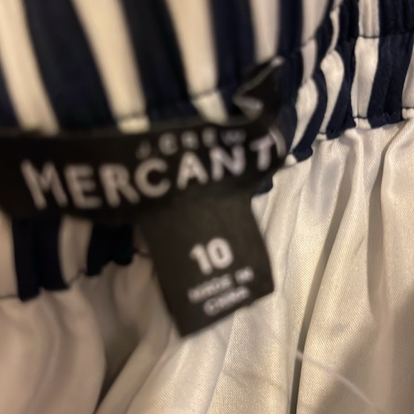 Lined pattern skirt - 23” long - nice satin lining - Picture 2 of 5